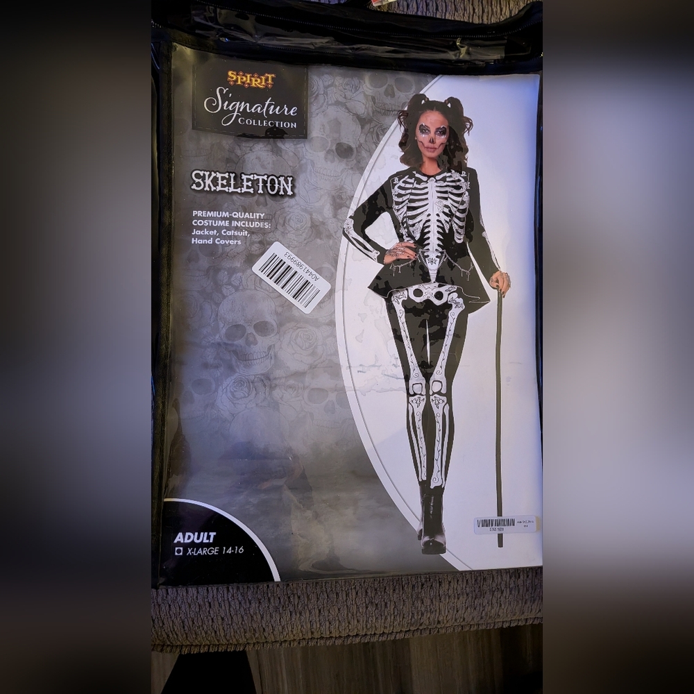 Women's Skeleton Costume, Worn Once, Size XL.